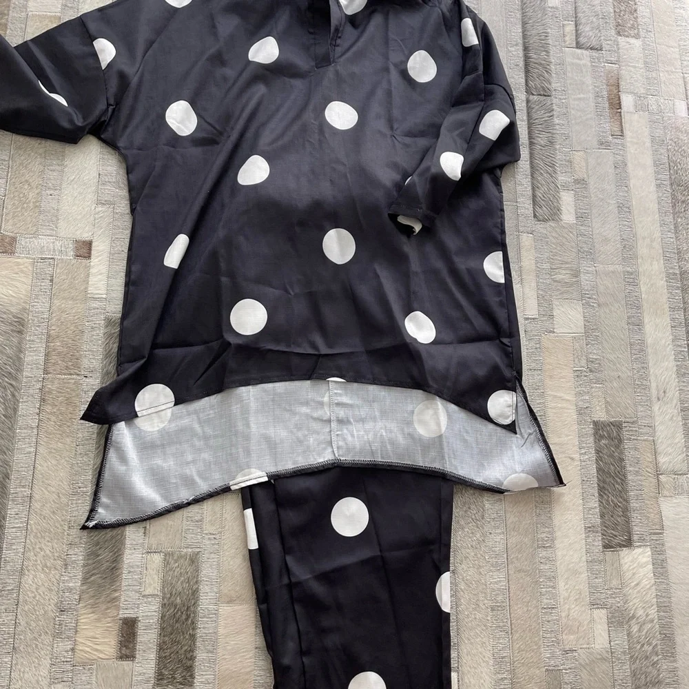 Black n White…2 Piece  Cropped Pants & Top - Picture 3 of 4